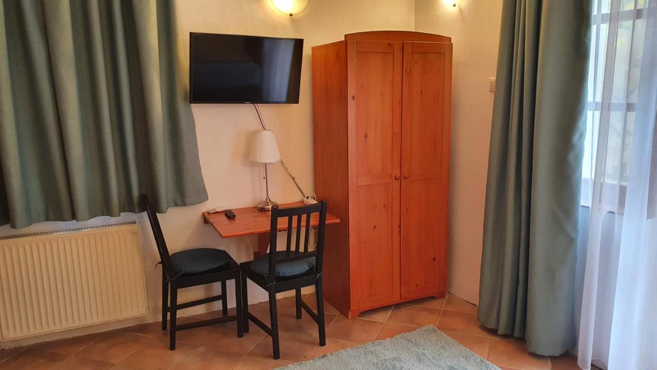 Bed and Breakfast Palantir Panzio Miskolc Exterior foto