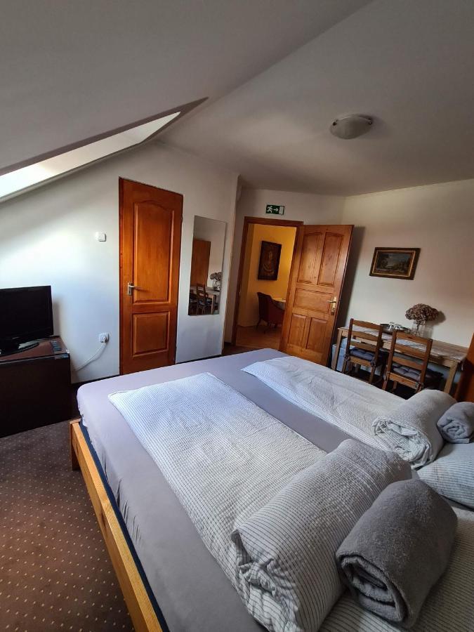 Bed and Breakfast Palantir Panzio Miskolc Exterior foto