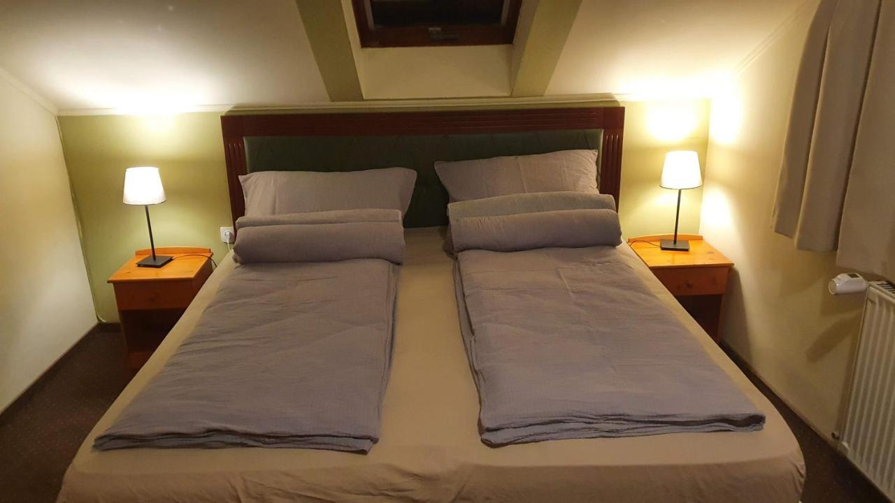 Bed and Breakfast Palantir Panzio Miskolc Exterior foto