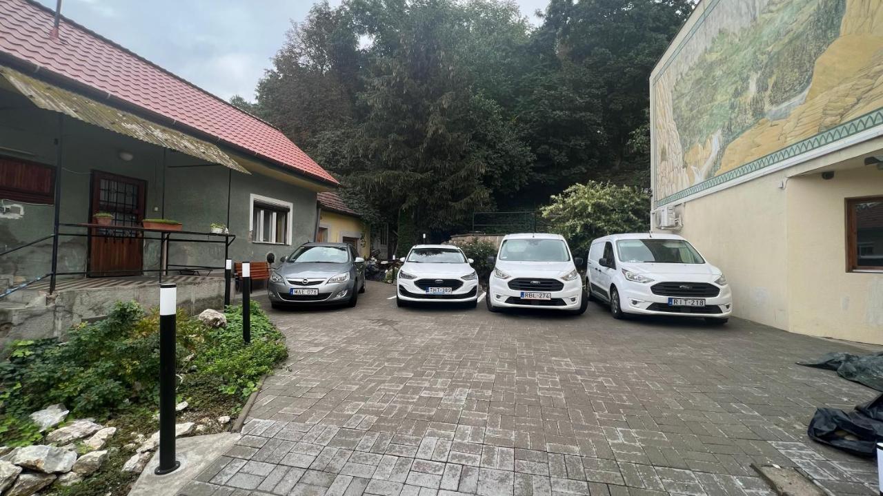 Bed and Breakfast Palantir Panzio Miskolc Exterior foto